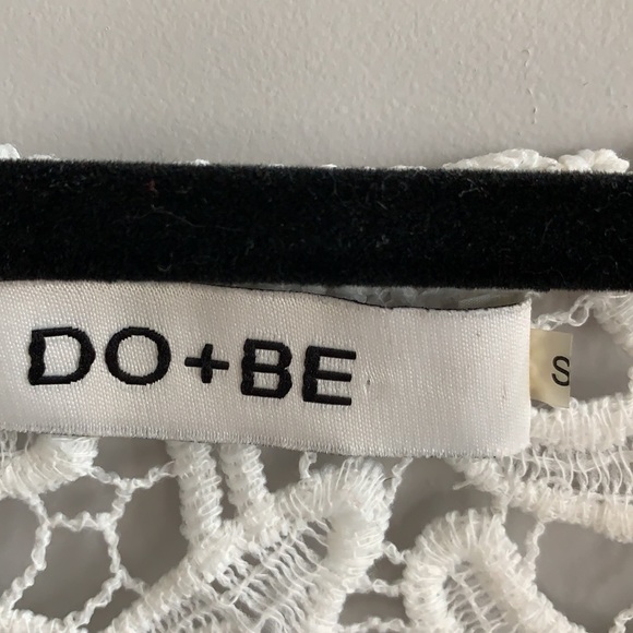 DO + BE Lace top with Bell sleeves - Picture 5 of 6